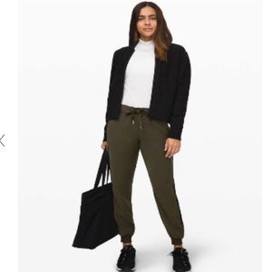 Lulu lemon On the Fly Jogger Velvet Trim